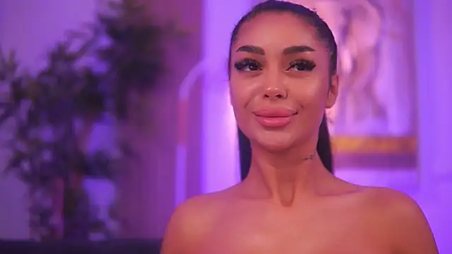 LatinaMorene webcam