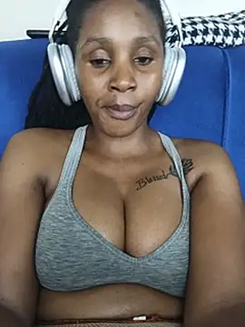 Suckmysweetboobs webcam