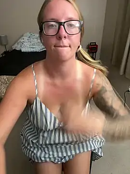 _ElizabethLove_ webcam