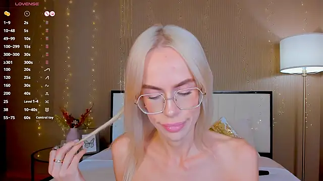 bellatip live cam on StripChat