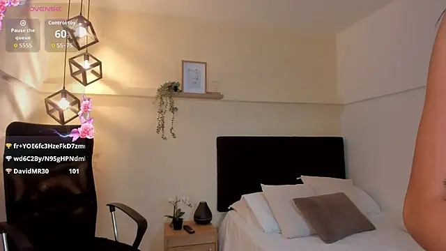 Lucia_Brown_ live cam on StripChat