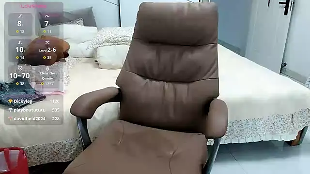 Leila-11 webcam