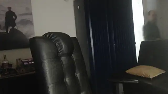 Uncle_Hottie live cam on StripChat