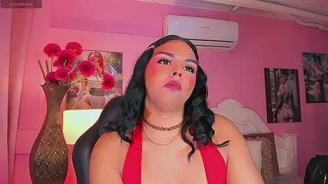 Maia_Hotts live cam on StripChat