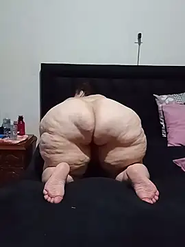 MegaAssMature webcam
