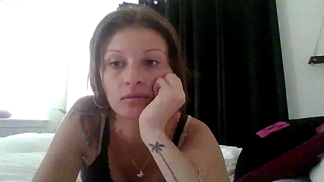 LuciousItaliaaa webcam