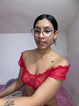 Danaeluxe live cam on StripChat