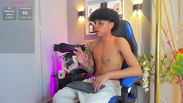 _taylor_black webcam