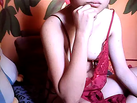 Hotcherryx18 webcam