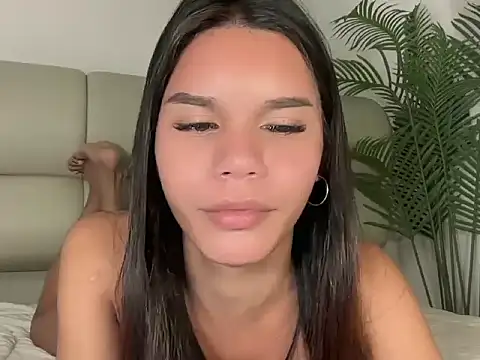 yourgirl_aliya02 webcam