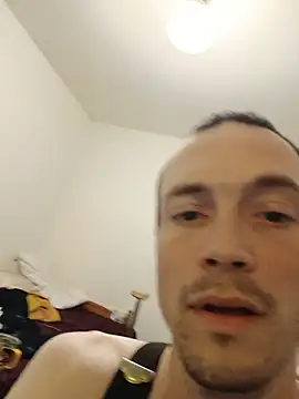 JohnnyMoves webcam
