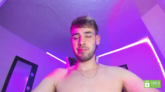 YourGirlfriendsFavorite live cam on StripChat