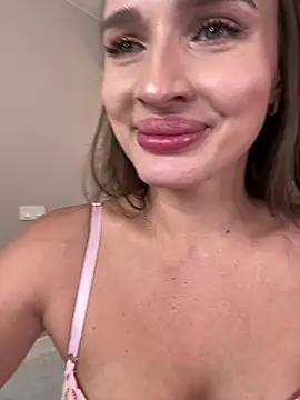 LillyNatty18 live cam on StripChat