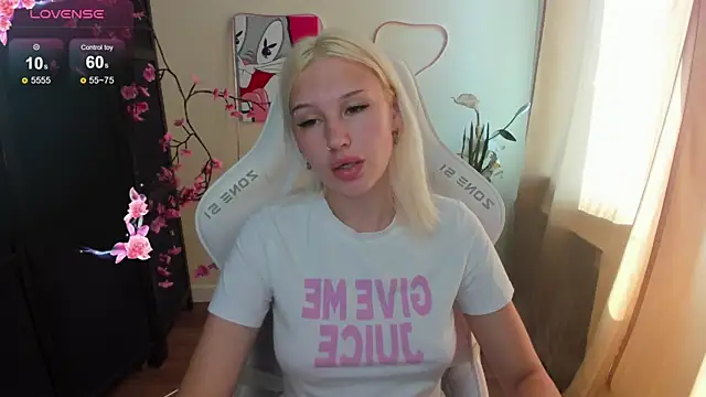 EvelinaLuu webcam