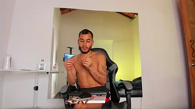 MaxPower003 live cam on StripChat