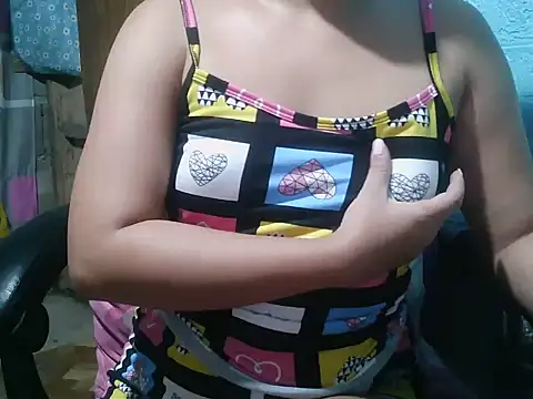 SweetCreamyPussy18 webcam