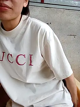 MiuMiu-Babyy webcam