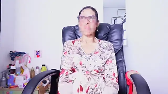 Aries_Mature webcam