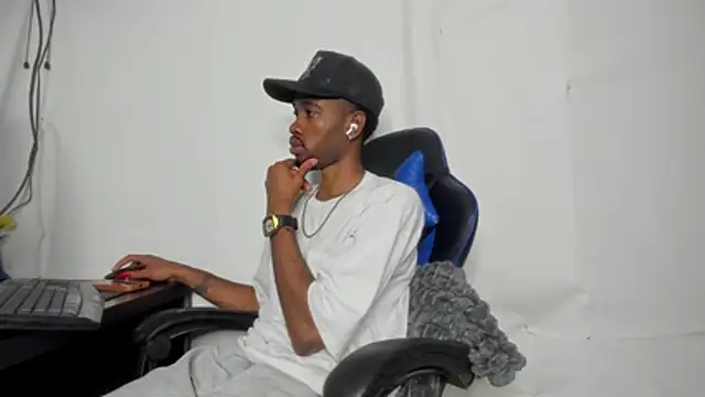 Kofi_exotic_2 live cam on StripChat