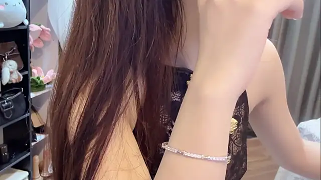 Shenlly live cam on StripChat
