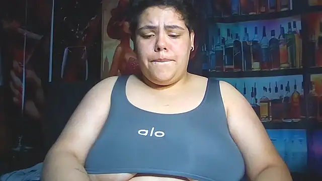 Hailey_Curvy webcam