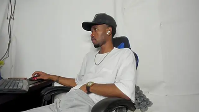 Kofi_exotic_2 live cam on StripChat