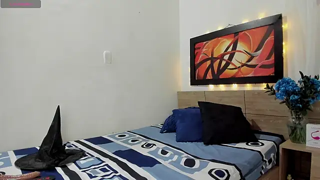 Lauralove_69 webcam