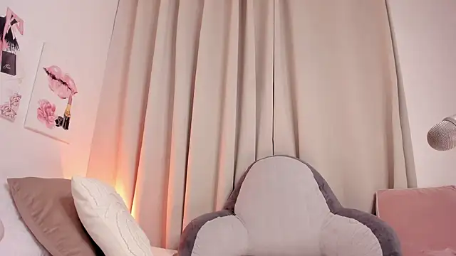 ReynaLuxe webcam