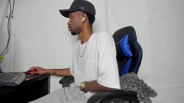 Kofi_exotic_2 live cam on StripChat