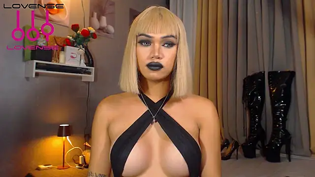 Lexi_ThunderFuck live cam on StripChat