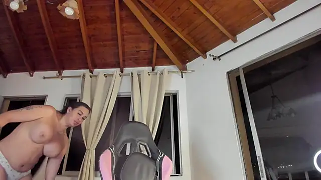 IsaFontanna Live Web Cam Show