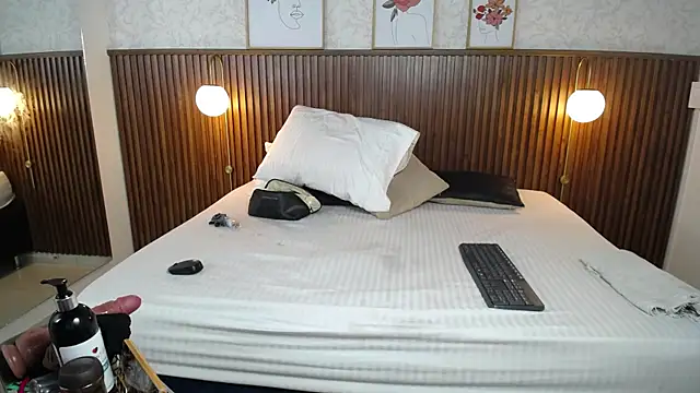 Ariana_Wayne webcam