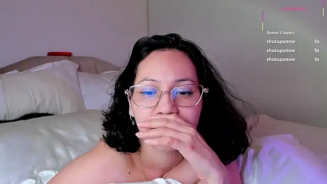 Anyi_1 live cam on StripChat