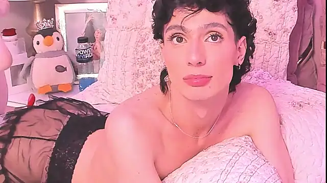 KylieMonnett live cam on StripChat