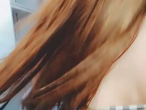 Ella_cummers live cam on StripChat