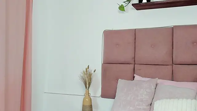 Piinksoul149 live cam on StripChat