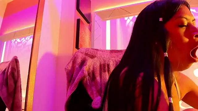 Chloe_Martini webcam