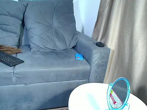 Laura_Cramz webcam