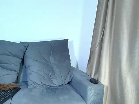 Laura_Cramz webcam