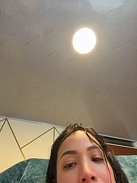 SQUIRTINGQUEEN11 Live Web Cam Show