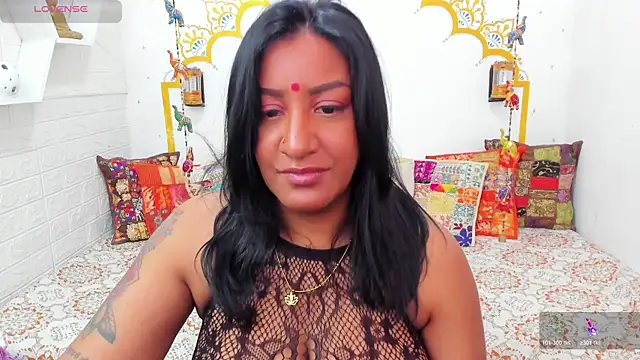 LadyNahir webcam