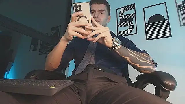 ALPHA_DOMINUS_ live cam on StripChat