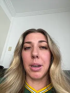 Aussielulu Live Webcam on Stripchat