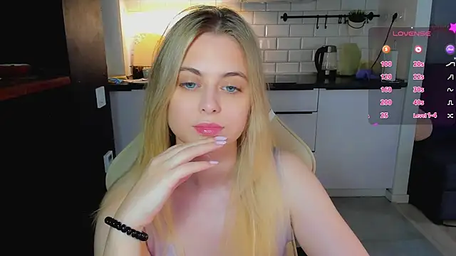 blonde_kellyy live cam on StripChat