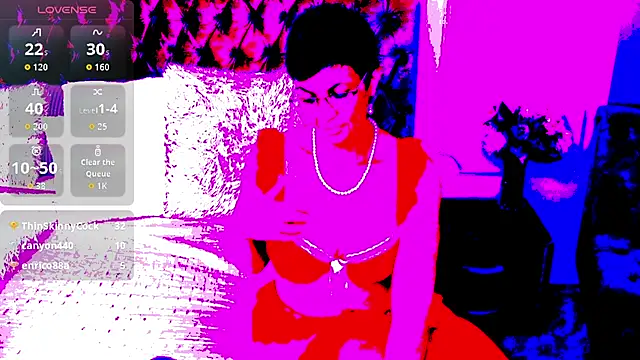 BustyPenellope live cam on StripChat