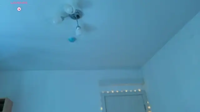 MilenaSaint live cam on StripChat