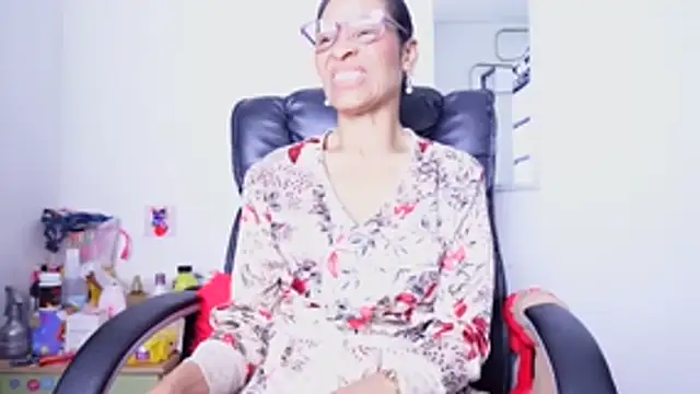 Aries_Mature webcam