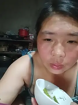 quynhkoolbae webcam