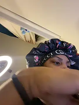 TheRealOshunQueen webcam