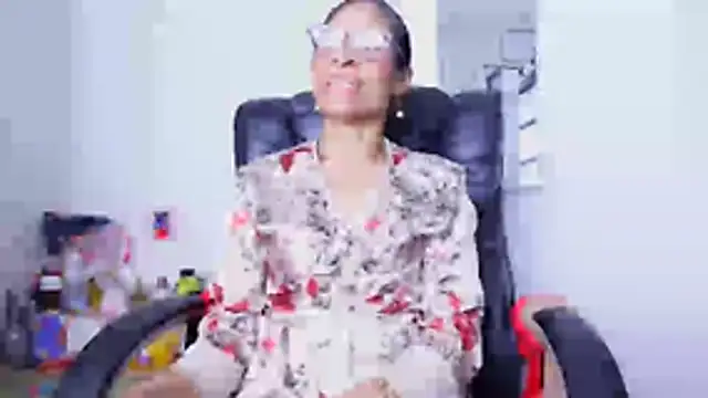 Aries_Mature webcam